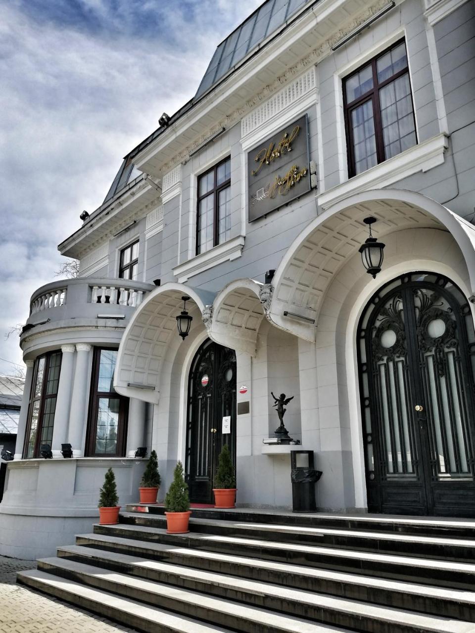 Hotel Angelo D'Oro Ploieşti Exteriér fotografie
